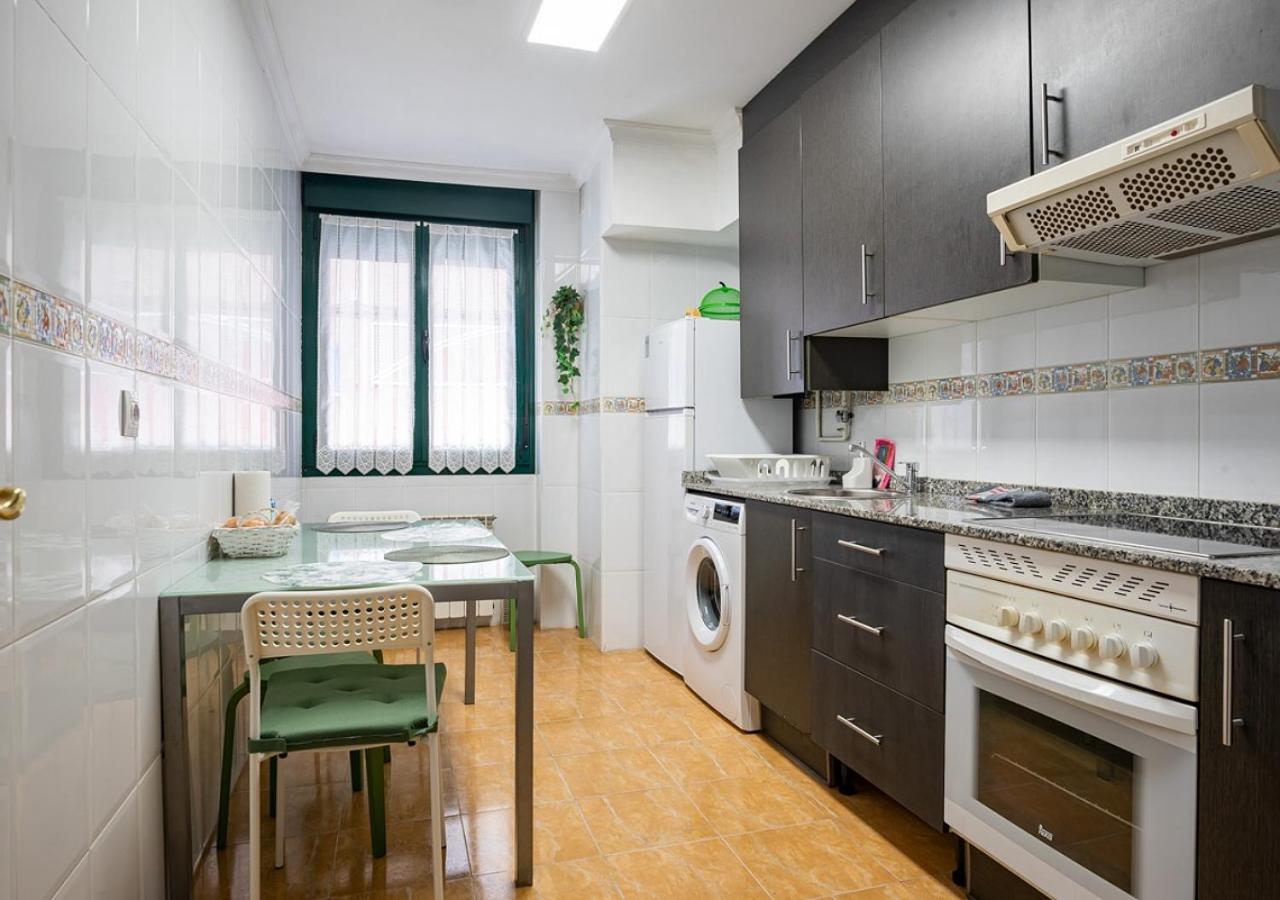 Apartamento céntrico con parking y Wifi Onís Esterno foto